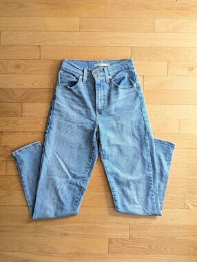 Levi's High Waisted Mom Jeans